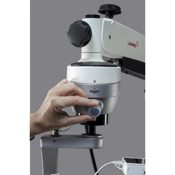 Magna - моторизованный операционный микроскоп со светодиодным освещением